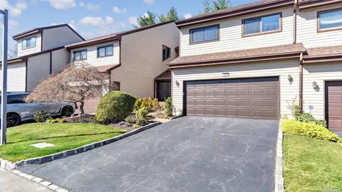 82 The Gln #82, Glen Head, NY 11545