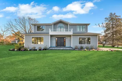 21 Overlook Ter, North Hempstead, NY 11577