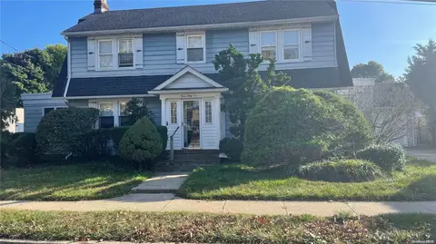 365 Smith St, Freeport, NY 11520