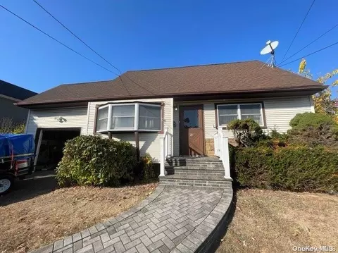 13 Karen St, West Babylon, NY 11704