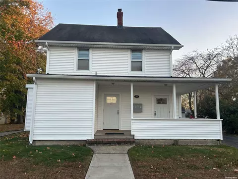 26 Maple Ave, Port Jefferson Station, NY 11776