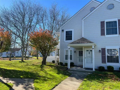 49 Fairview Cir #49, Middle Island, NY 11953