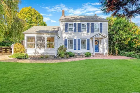 120 Shore Rd, Mount Sinai, NY 11766