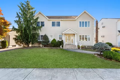 703 Byron Ave, Franklin Square, NY 11010