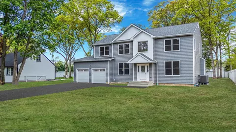 146 Walter Ave, Hauppauge, NY 11788