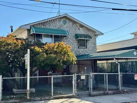 164-12 75th Rd, New York, NY 11366