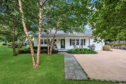 3 Garden Dr, Stony Brook, NY 11790