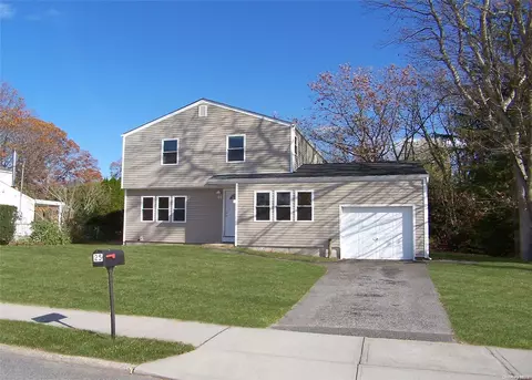 25 Riviera Dr, Selden, NY 11784