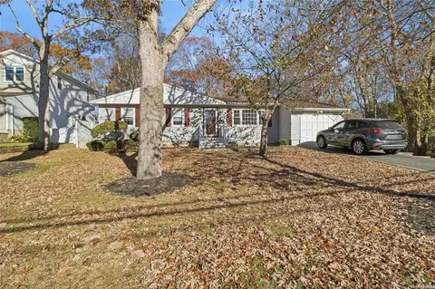 141 Tariff St, West Sayville, NY 11796