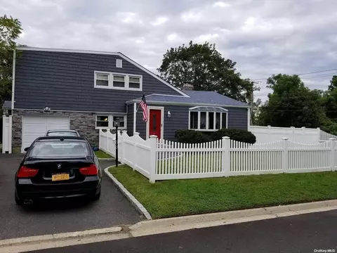 131 Longfellow Ave, North Babylon, NY 11703