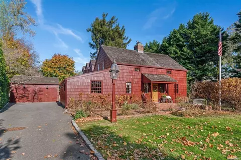 71 Arbutus Rd, Greenlawn, NY 11740
