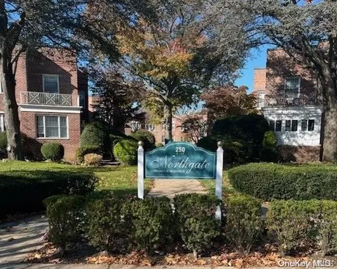 250 Central Ave #C211, Lawrence, NY 11559