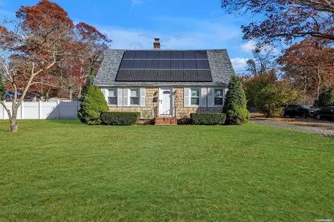 93 Broadway Ave, Sayville, NY 11782