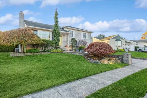81 Dartmouth Dr, Hicksville, NY 11801