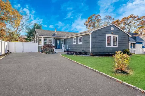 142 N Ontario St, Ronkonkoma, NY 11779