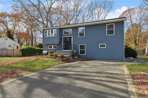 54 Stephen Rd, Bayport, NY 11705