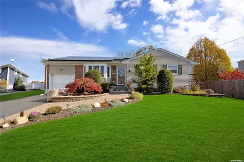193 Villa Ave, Deer Park, NY 11729