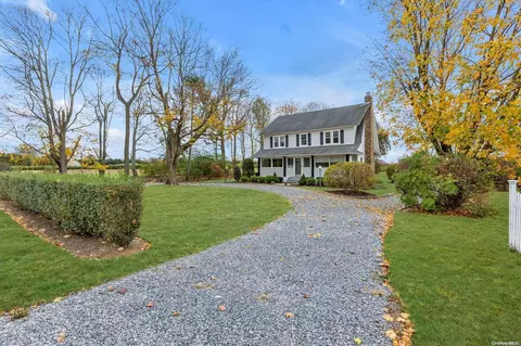 2075 Main Rd, Laurel, NY 11948