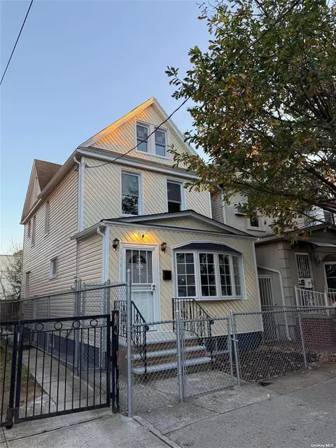 150-14 107th Ave, New York, NY 11433