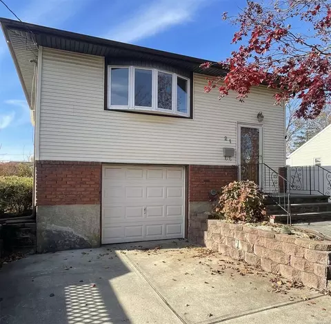 21 Elton St, North Hempstead, NY 11590