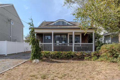240 East Dr, Copiague, NY 11726