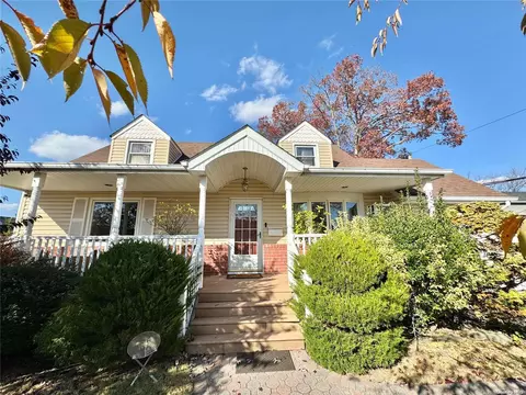 1635 Edro Ct, East Meadow, NY 11554