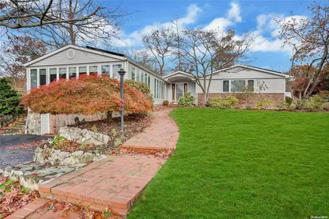 23 Bluff Cir, Hauppauge, NY 11788