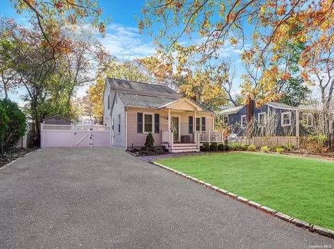 38 Locust Ave, Farmingville, NY 11738