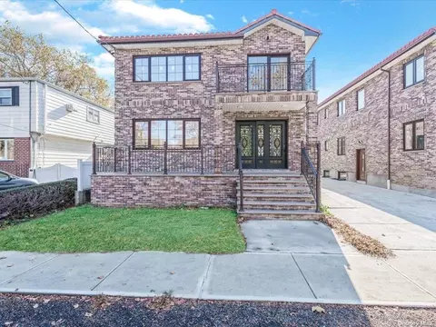 204-20 46th Ave, New York, NY 11361