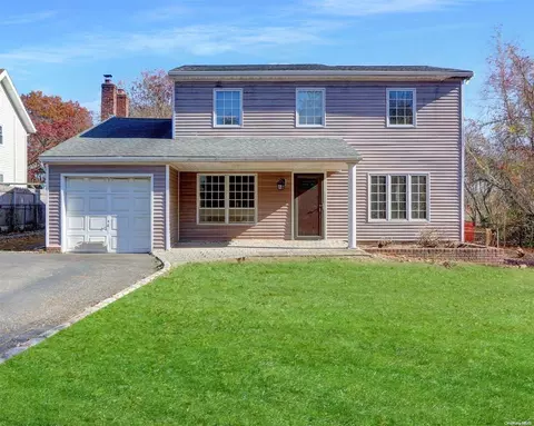 121 Richmond Ave, Medford, NY 11763