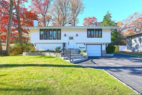 30 Deepdale Dr, Commack, NY 11725