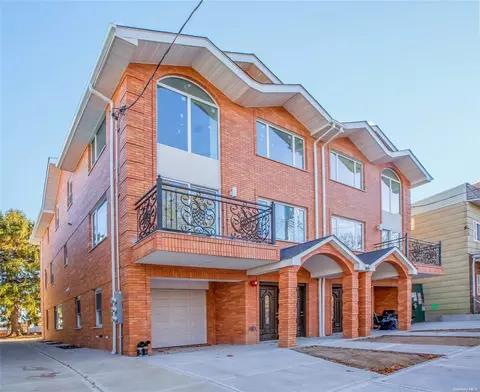 69-62 Caldwell Ave, Maspeth, NY 11378