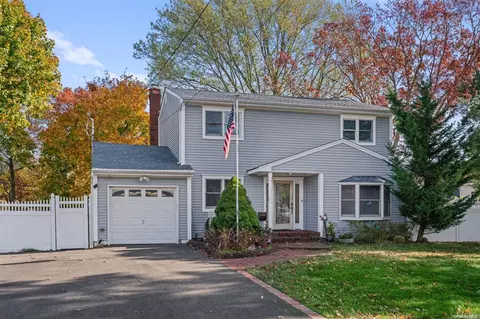 2261 5th Ave, Ronkonkoma, NY 11779