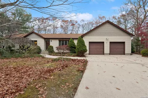 49 N Quarter Rd, Westhampton, NY 11977