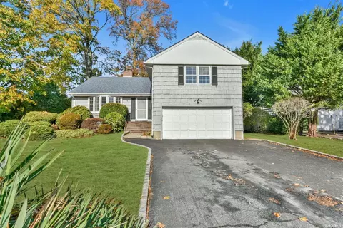 5 Hamilton Pl, Garden City, NY 11530