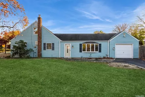 96 Birch Ave, South Farmingdale, NY 11735