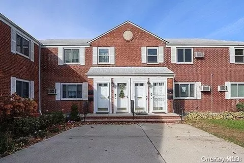 71-08 260th St #GV 105, Glen Oaks, NY 11004