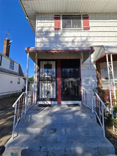 15 Meriam St, Hempstead, NY 11550