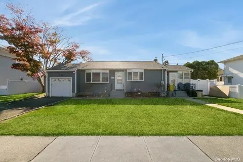 196 N Queens Ave, Massapequa, NY 11758