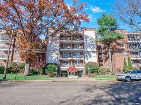110 Brooklyn Ave #2U, Freeport, NY 11520