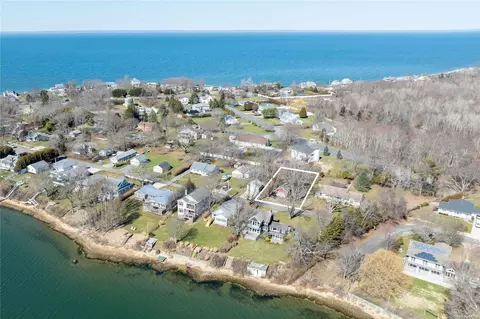 1195 Ruch Ln, Southold, NY 11971