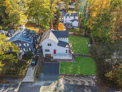 6 Mastic Rd, Sound Beach, NY 11789