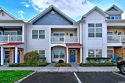 103 Millie Ct #103, Patchogue, NY 11772
