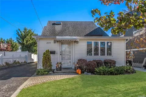 2479 Riverside Dr, Wantagh, NY 11793