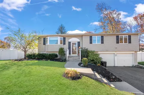 22 Ronde Dr, Commack, NY 11725