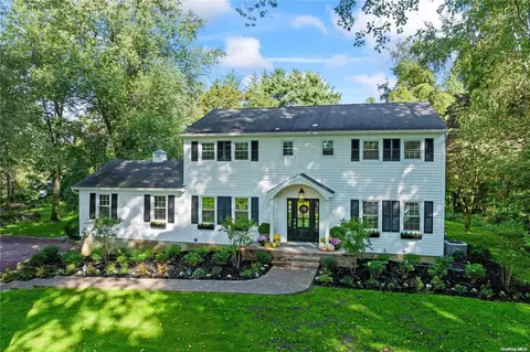 6 Bradshaw Ln, Northport, NY 11768