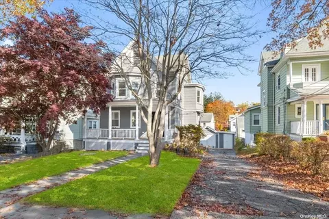 17 Oakwood Ave, White Plains, NY 10605