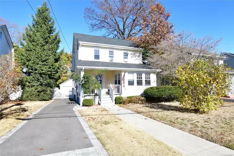 999 Davison Pl, Baldwin, NY 11510