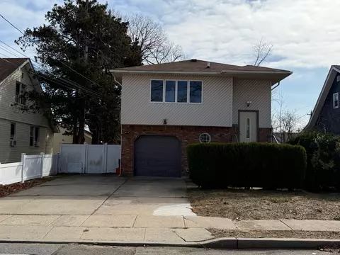 51 Manor Rd, Valley Stream, NY 11580