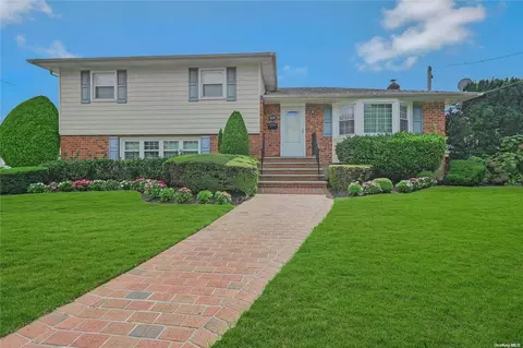 1071 Delmar Ave, Franklin Square, NY 11010